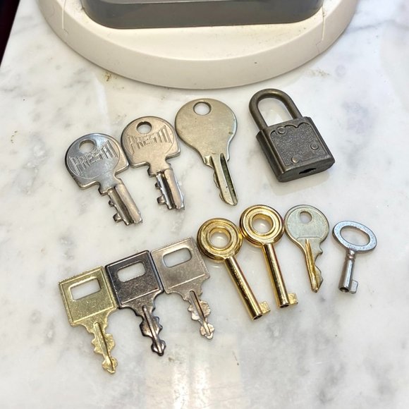 Lot 10 Small Luggage or Bag Replacement Keys + 1 Old Lock 2 Presto + Unbranded - Picture 2 of 6